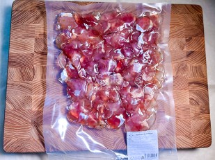 Сухарики со вкусом чеснока: Щечки судака вяленые (500 гр)