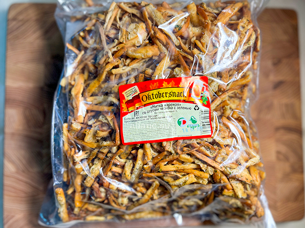 Нитка ЖАРЕНАЯ "Чеснок с зеленью" Oktobersnack 1 кг (сырный продукт) в Железнодорожном